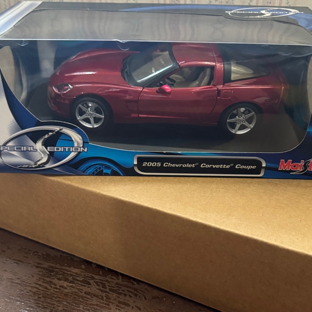 Maisto Red Chevrolet Corvette Coupe Model